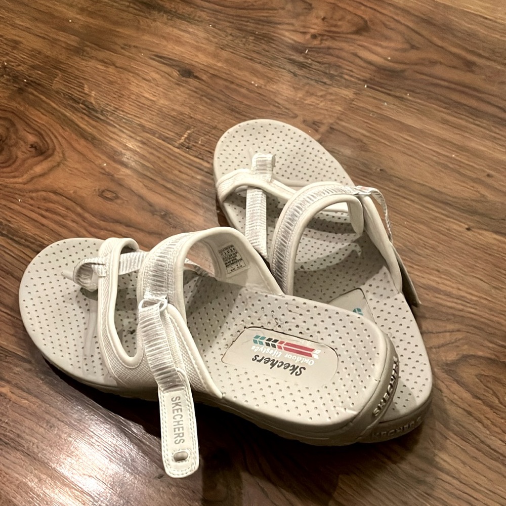 Skechers size 11. Narrow/ regular width.